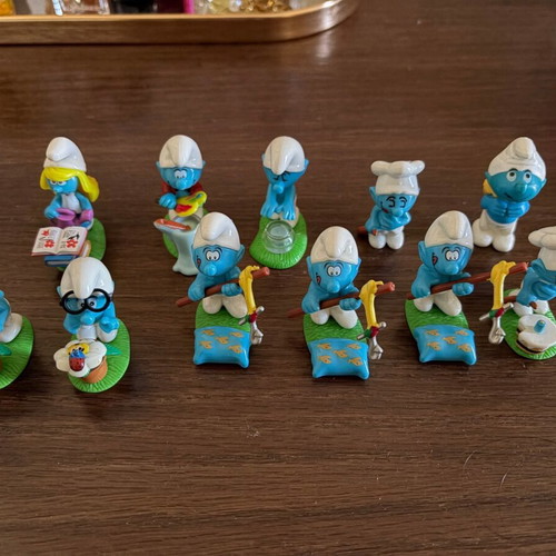 Kinder Surprise Vintage Mini Smurfs Parade 2008 Like New