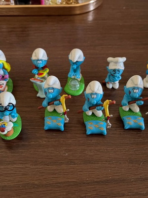 Kinder Surprise Vintage Mini Smurfs Parade 2008 Like New