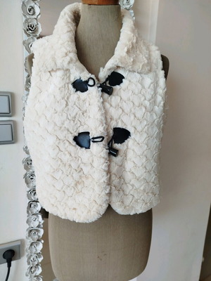Sleeveless fur vest like new, beige