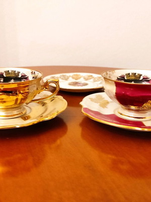 Vintage collectible cups with saucers like new, gift 3 saucers
