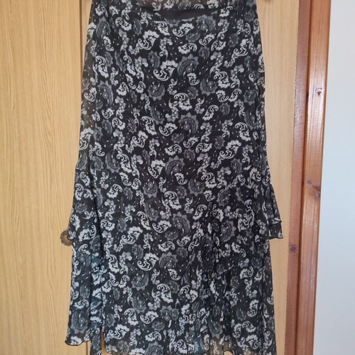 Vassia Kostara skirt like new, size L 40 12, black and white