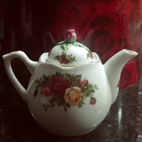 Royal Albert Old Country Roses bone china teapot new