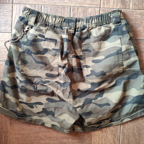 Camo shorts Piazza Italia like new, size XL, green