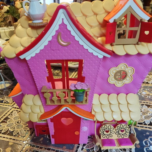 Mini Lalaloopsy Sew Sweet house with 2 dolls and furniture