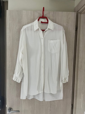 Zara риза размер S като нова, бяла с перли на ръкавите