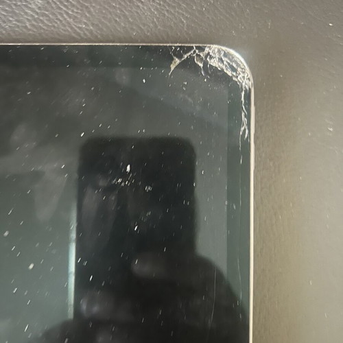 iPad Pro 13 Inch M4 with broken screen for parts