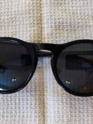 Solo-Solis Arilla 2 sunglasses new, black frame, polarized