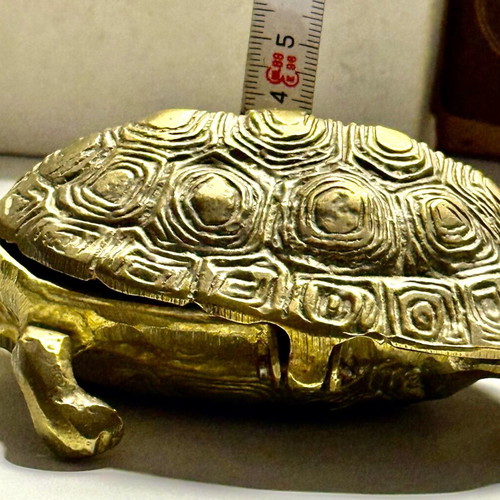 Brass turtle jewelry box like new, decorative item