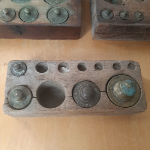 Wooden boxes with brass weights used, pack of 3, total 19 weights