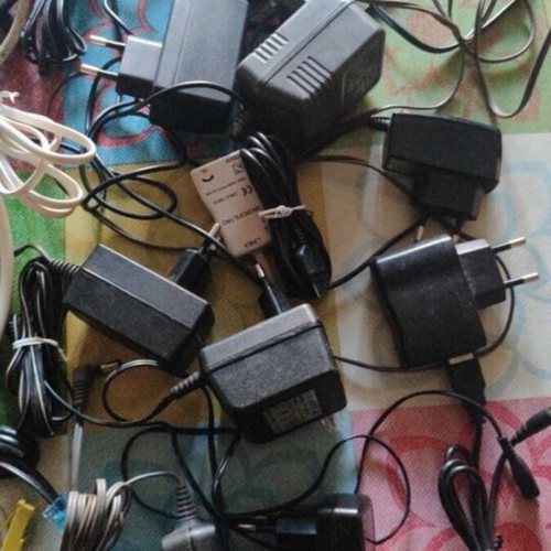 Chargers and cables like new, pack of 10