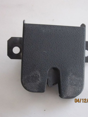 Κλειδαριά πορτμπαγκάζ VW Golf 4 '98-'04 μεταχειρισμένη, κωδικός 1J6827505B