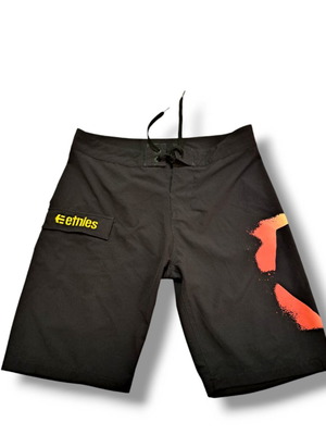 Etnies shorts like new, size 32, black