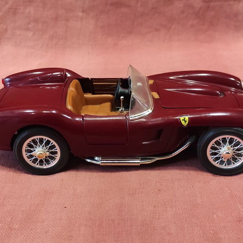 Ferrari 250 Testa Rossa 1958 metal model scale 1:18 new