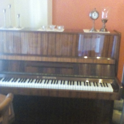Belapycb Belarusian Russian piano new in excellent condition