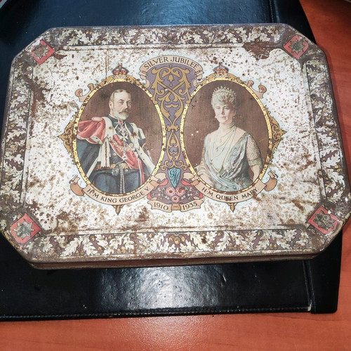 King George V Queen Mary collectible tin used, metal