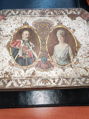 King George V Queen Mary collectible tin used, metal