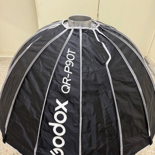 Godox Litemons 150bi with softbox 90QR like new