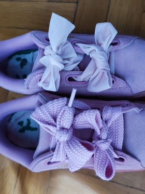Puma Suede Heart Prism Pink sneakers like new, size 37