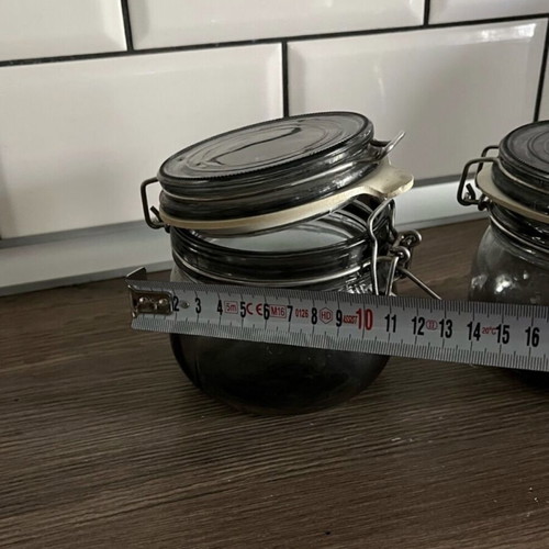 Set of 2 glass storage containers used with lid and clip