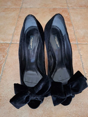 Dolce & Gabbana velvet heels like new, size 39, black