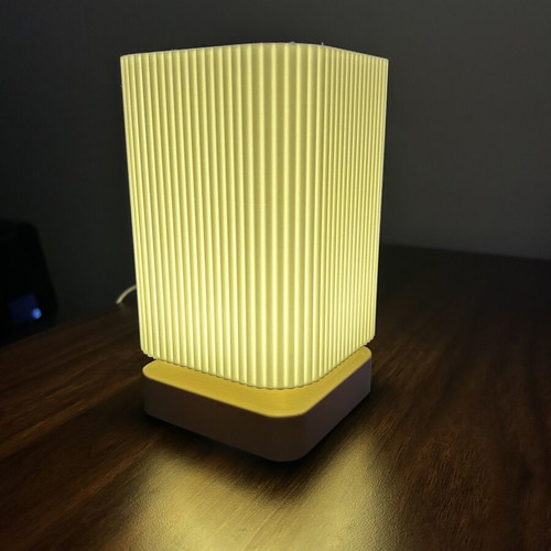 Table lamp with LED lighting like new, USB powered, adjustable light
