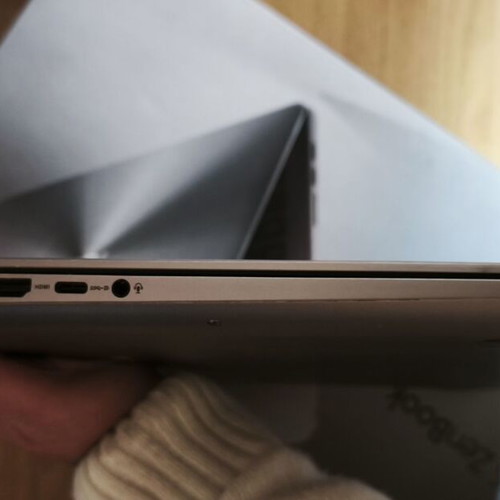 Asus ZenBook UX310 13.3" μεταχειρισμένο, i5, 8GB RAM, 512GB SSD, NVIDIA 940MX, Windows 11