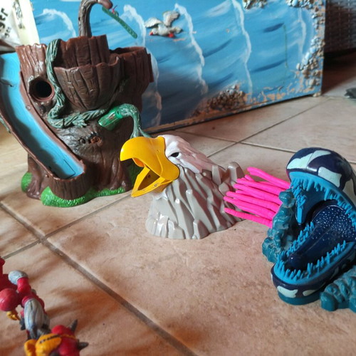 Gormiti collection used with figures and cards