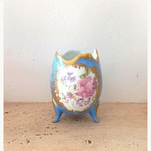 Vintage porcelain egg-shaped vase like new, French origin