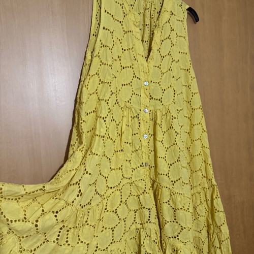 Yellow perforated dress like new, size M