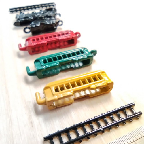 Collectible metal miniature train 7 pieces like new