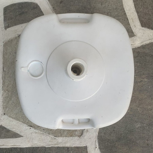 Umbrella base like new, plastic, water-fillable