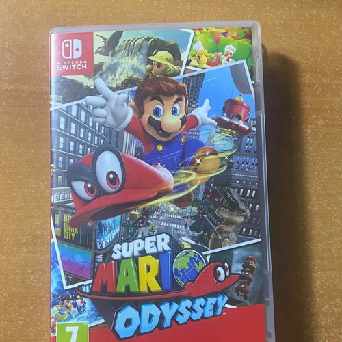 Nintendo Switch like new with 4 games and travel case