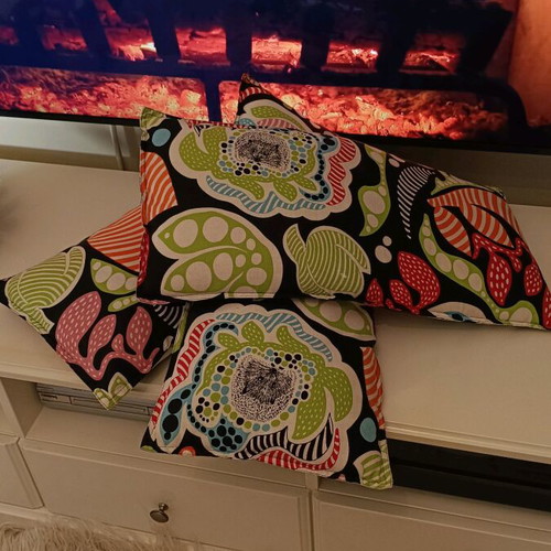 Printed pillows like new, set of 3, rectangular