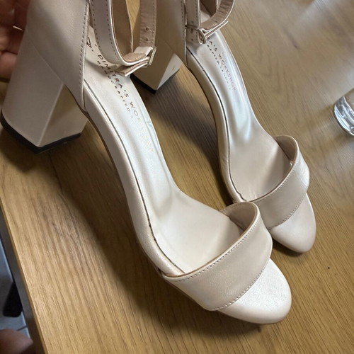 Beige women's sandals with thick heel size 38 like new