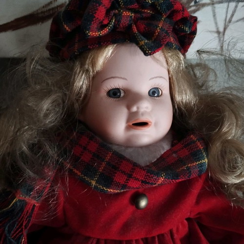 Vintage porcelain dolls used, pack of 3, 90s collection