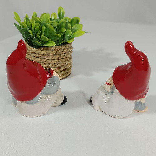 Ceramic gnome salt and pepper shaker set like new