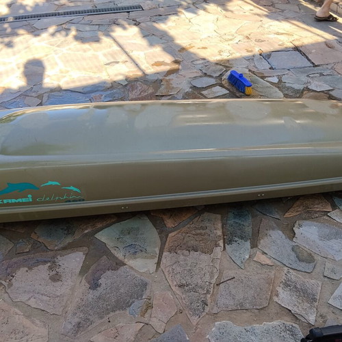 Kamei Delphin 460 roof box used with Thule roof bars