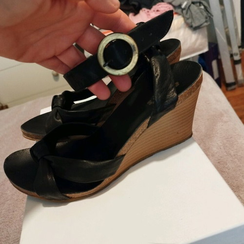 Adam's Shoes leather black platform sandals like new