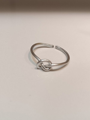 Minimal knot ring with adjustable size silver