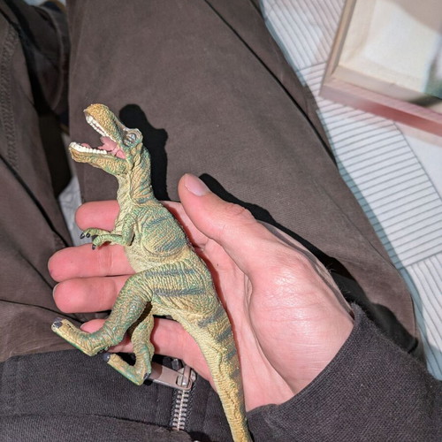 Dinosaur miniatures like new, set of 4 pieces