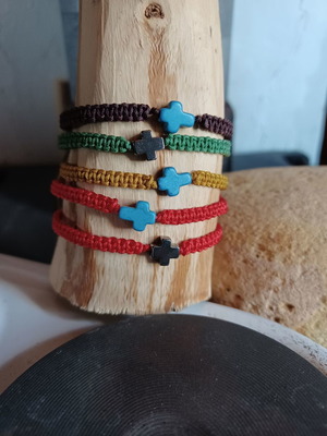 Macrame bracelet with cross pendant new, haolite and hematite