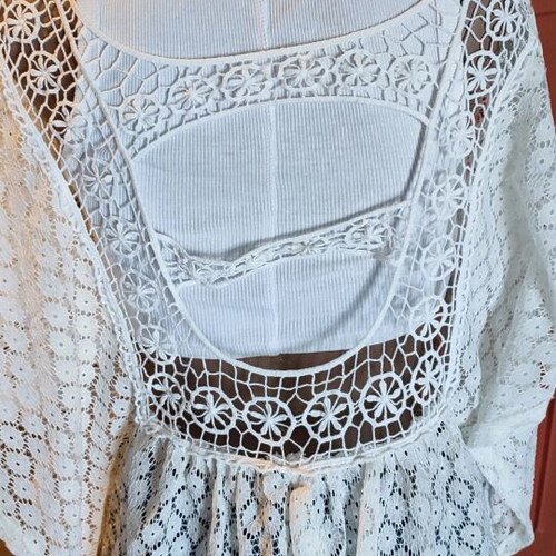 Lace tunic blouse like new, one size, sugar color