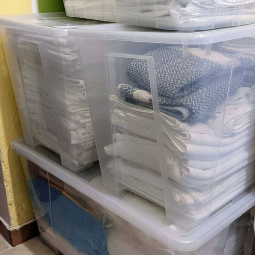Adellin linens set like new, 112 pieces with 2 throws