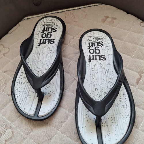 Frozen clogs for girls size 29 like new