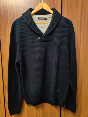 Pierre Cardin pullover with gray mock neck like new