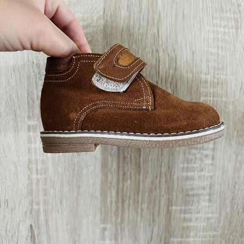 Baby leather boots new, size 20