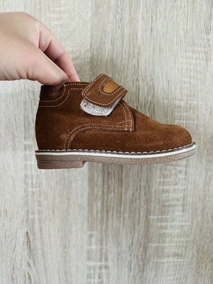 Baby leather boots new, size 20