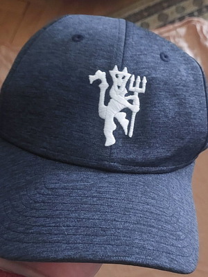 Manchester United hat like new