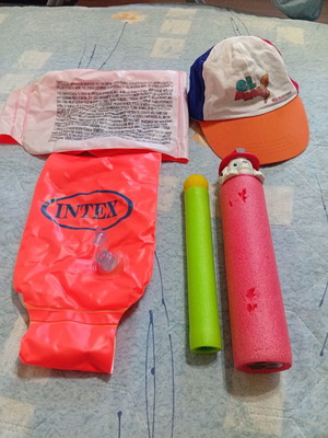 Intex Deluxe swimming armbands, kids summer set with hat and foam water pistols