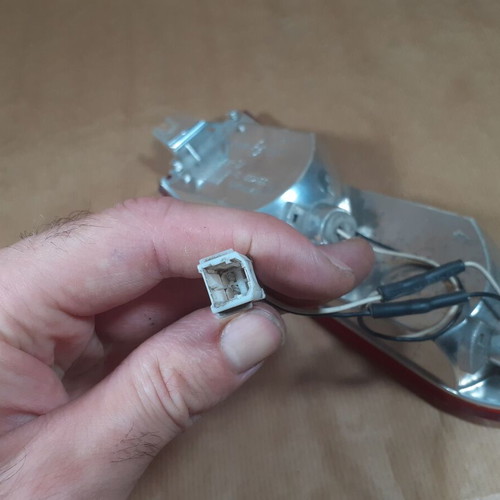 Piaggio Vespa Triom Rear Light used 338699Sx (12 E13 50R-000926)
